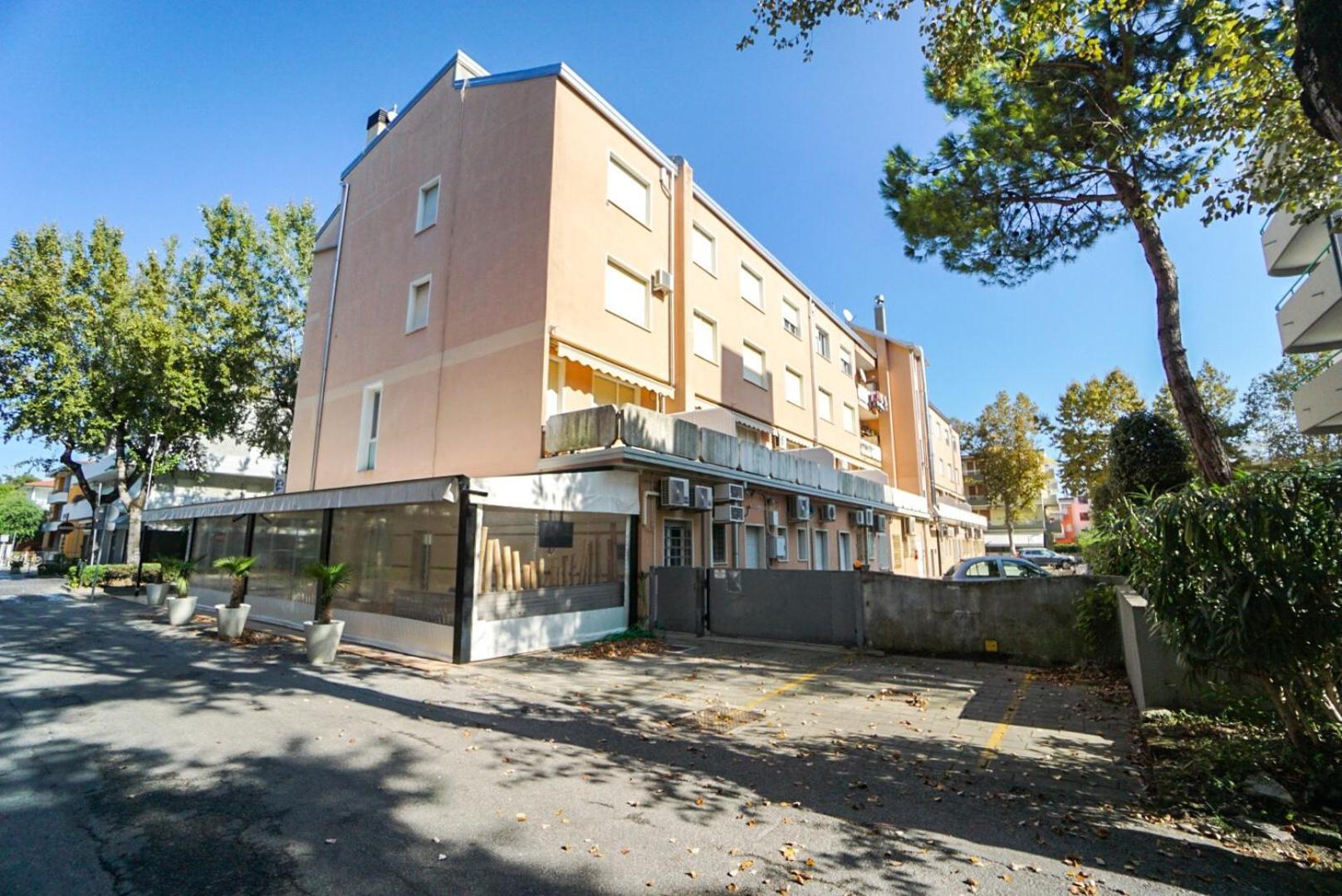 Condominio Bussola Bibione Exterior foto